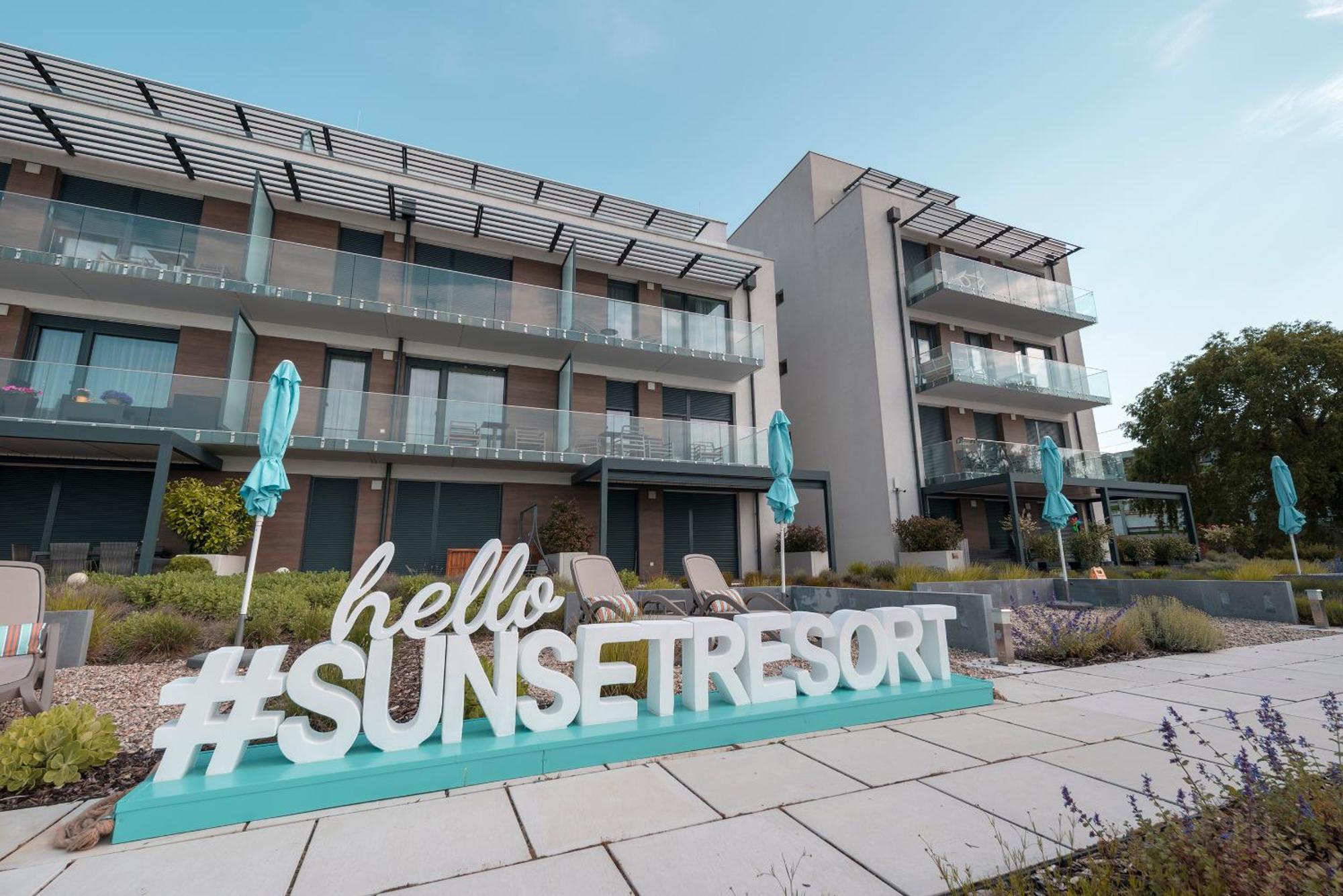 Sunset Resort - Lakeside Apartment Fonyód 외부 사진
