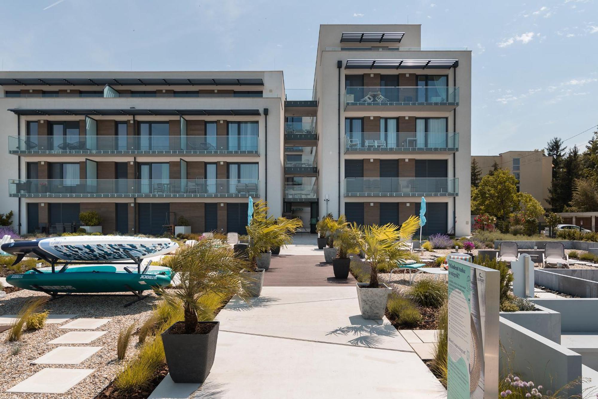 Sunset Resort - Lakeside Apartment Fonyód 외부 사진