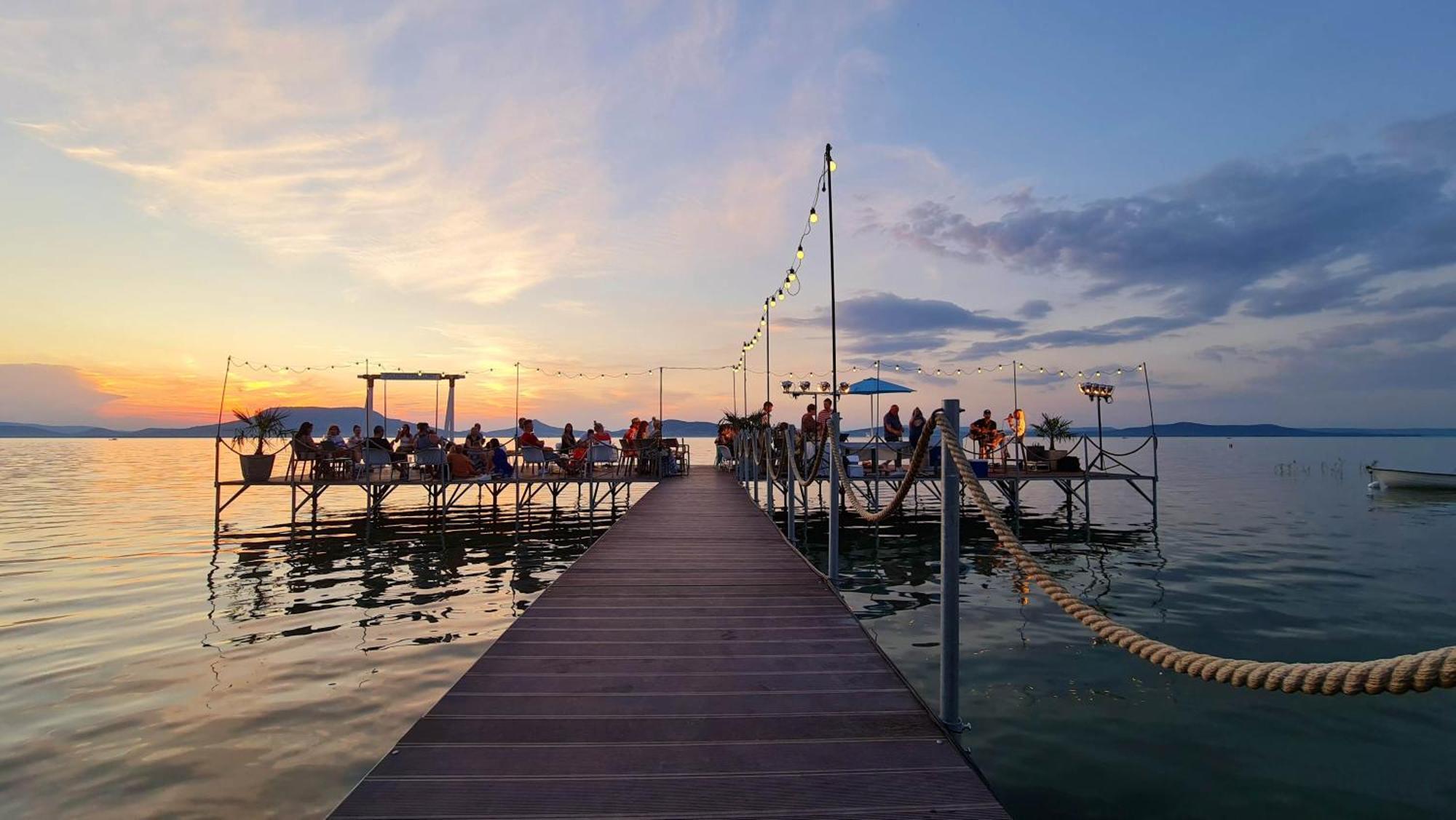 Sunset Resort - Lakeside Apartment Fonyód 외부 사진