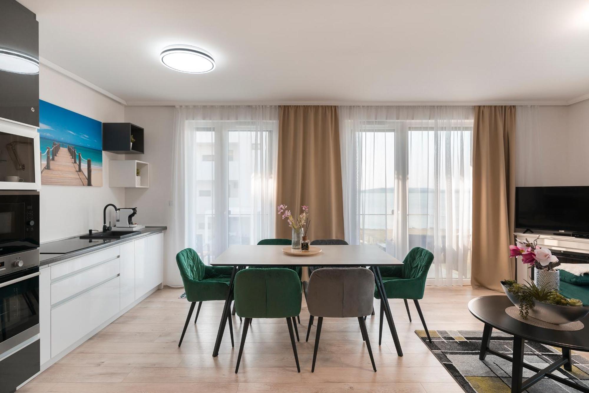 Sunset Resort - Lakeside Apartment Fonyód 외부 사진