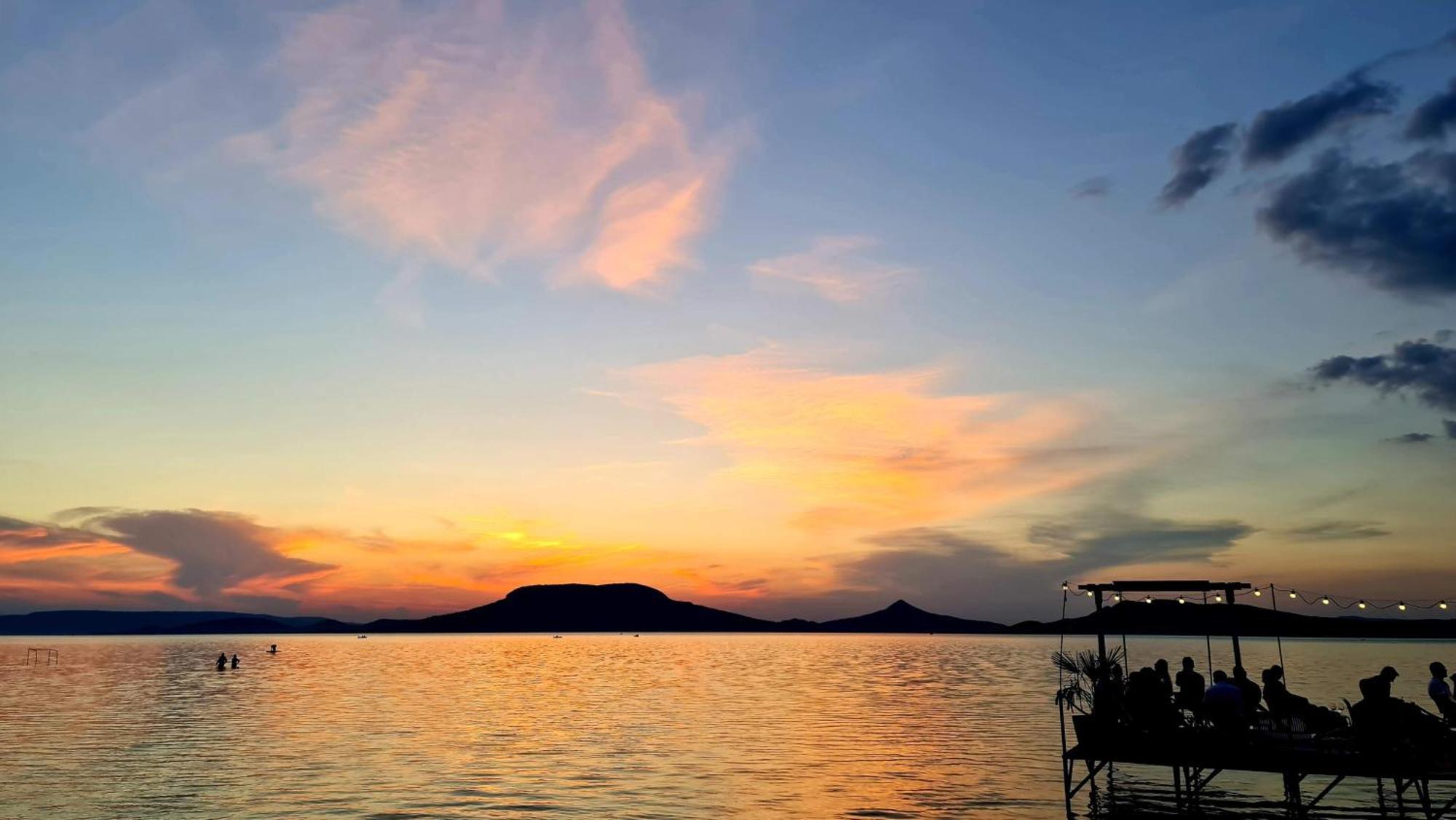 Sunset Resort - Lakeside Apartment Fonyód 외부 사진