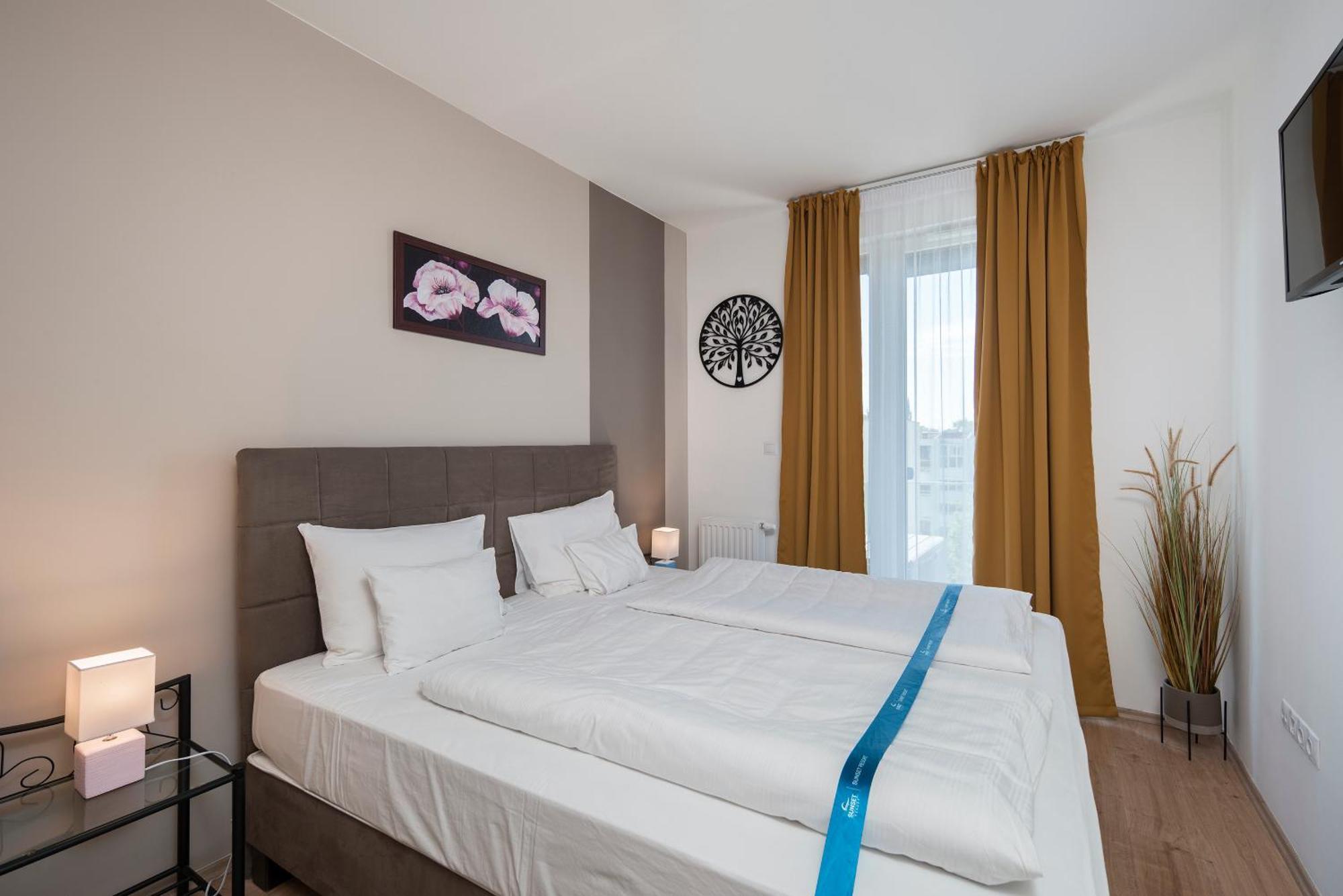 Sunset Resort - Lakeside Apartment Fonyód 외부 사진